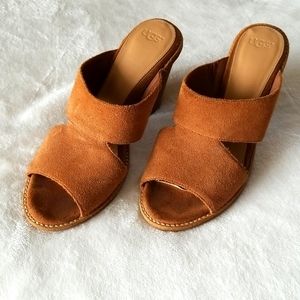 Heel sandals.